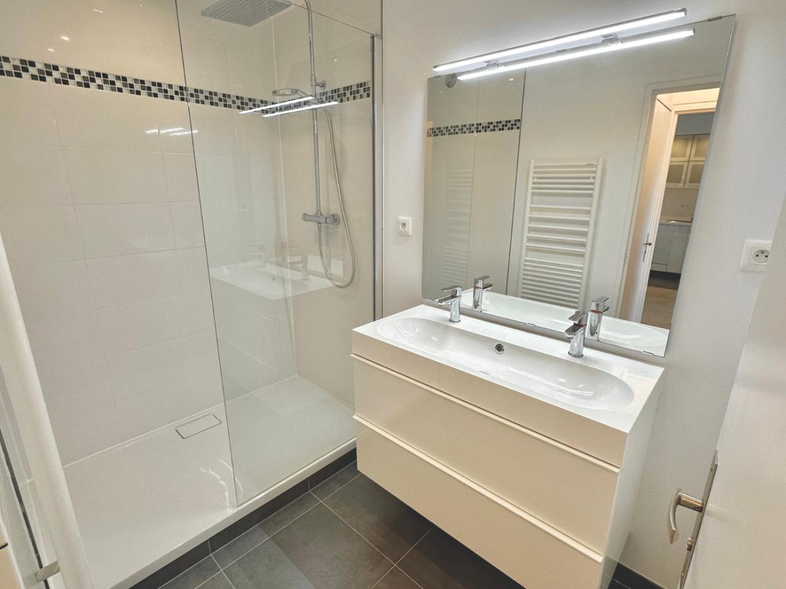 Moderne T2, Bord De Mer, Parking & Wifi Gratuit